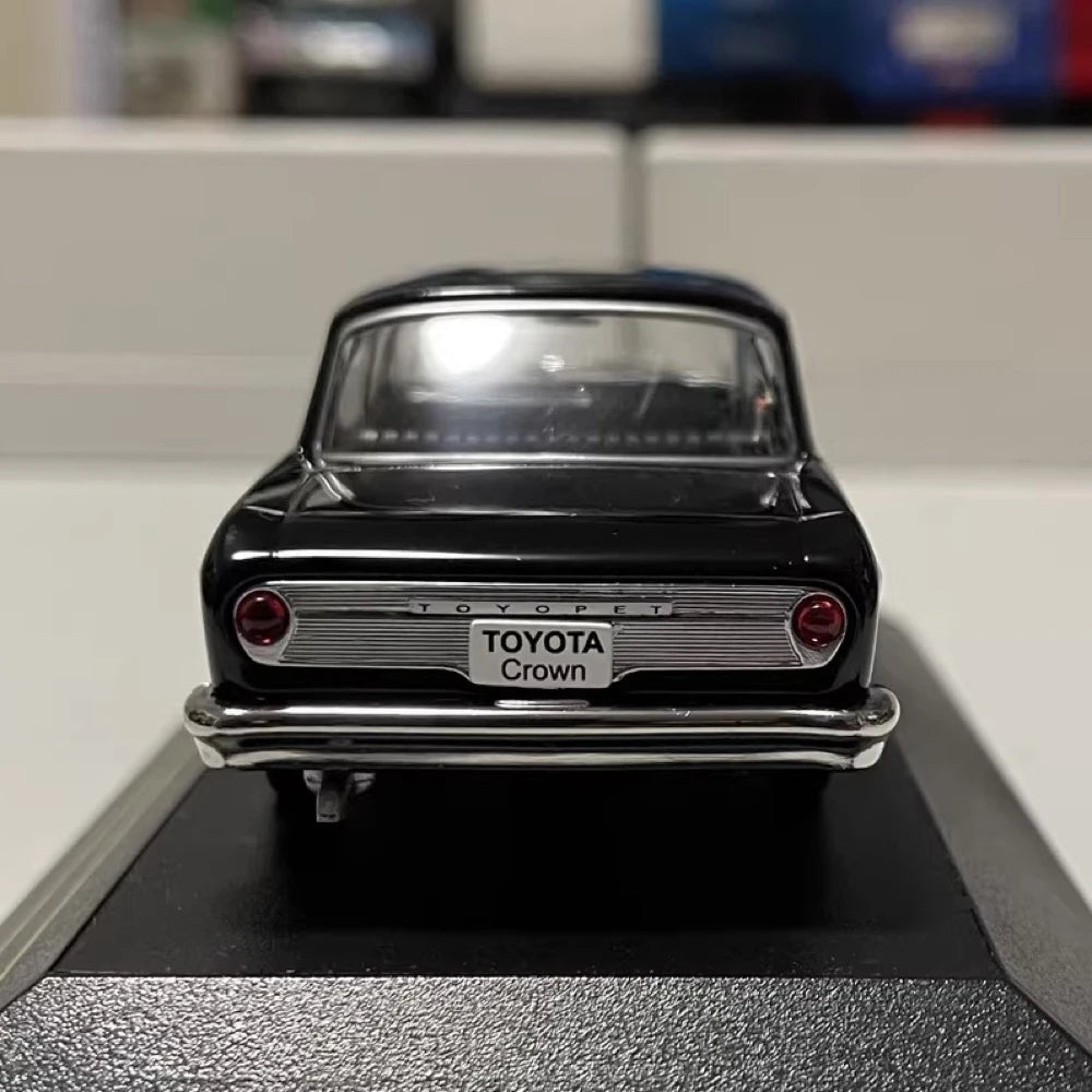 [First] 1:43 Toyota 1962 Toyopet Crown svart modellbil Die-Cast