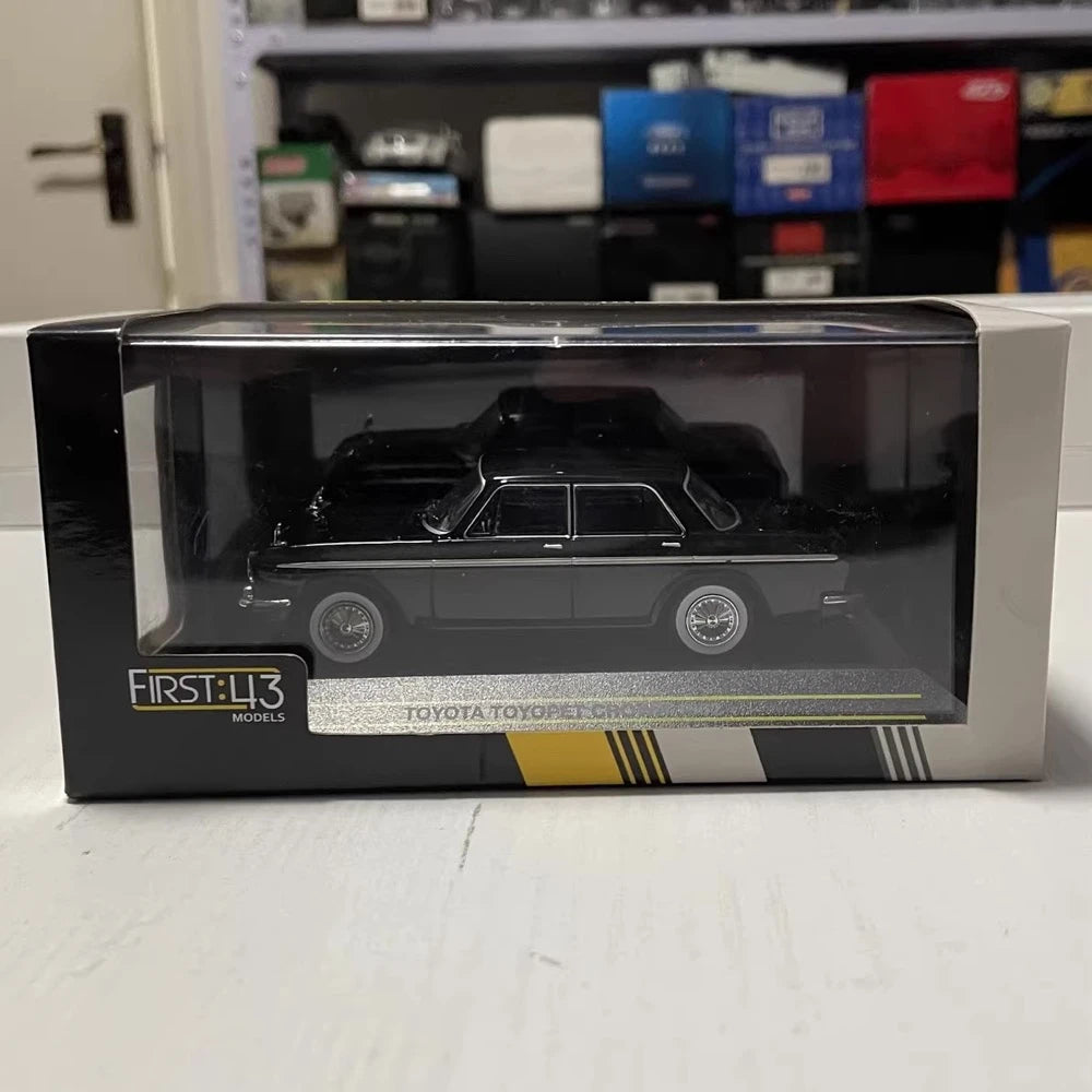 [First] 1:43 Toyota 1962 Toyopet Crown svart modellbil Die-Cast