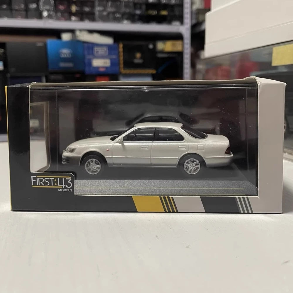 [First] 1:43 Toyota 1991 Windom VCV10 White Model Car Die-Cast