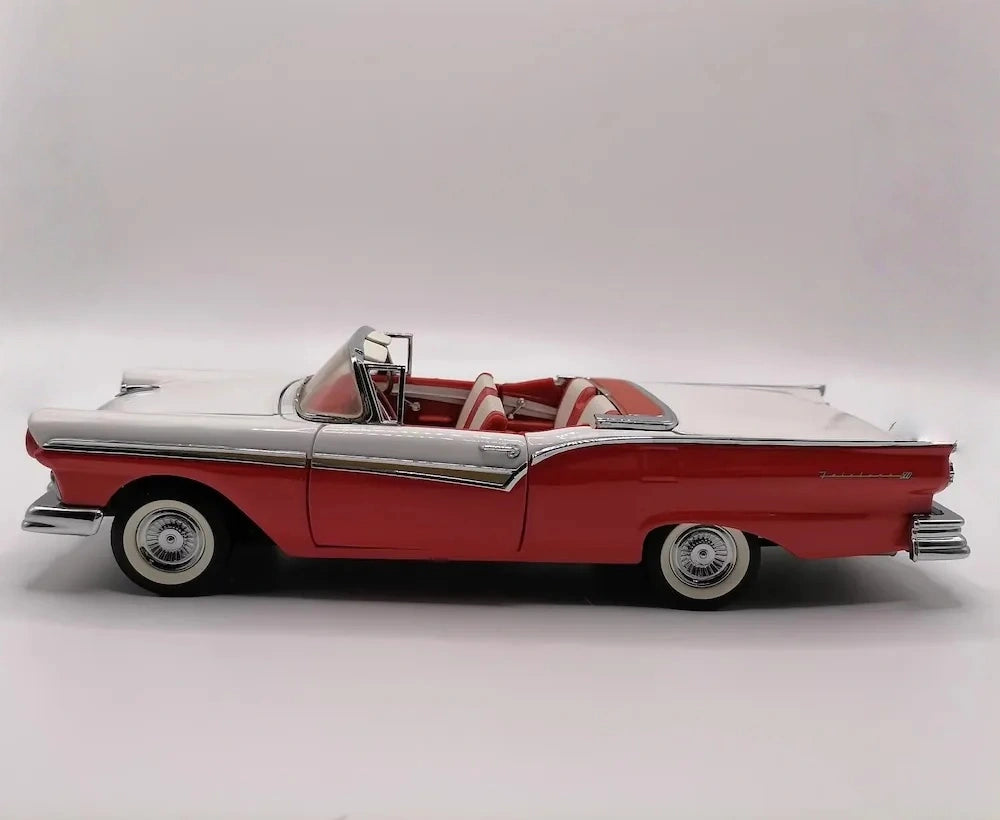 [Franklin] 1:24 Ford 1957 Fairlane 500 Skyliner modellino di auto Die-Cast