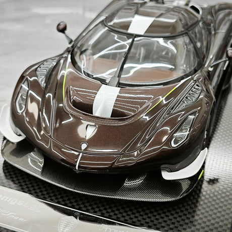 FrontiArt Koenigsegg 2025 Sadair's Spear Brown Carbon 1:18 – Collectible Resin Model Resin