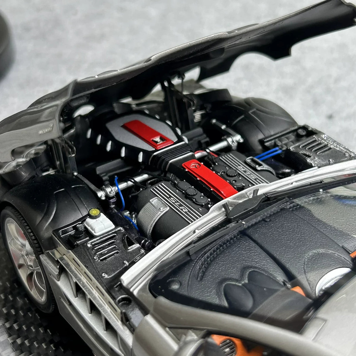 FrontiArt Mercedes-Benz 2003 SLR McLaren Silver 1:18 – Keräilyhartsimallihartsi