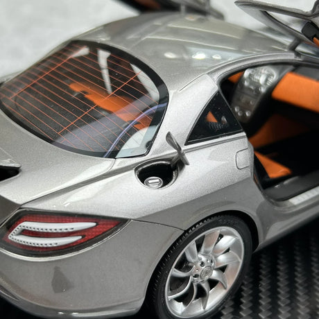 FrontiArt Mercedes-Benz 2003 SLR McLaren Silver 1:18 – Résine de modèle en résine de collection