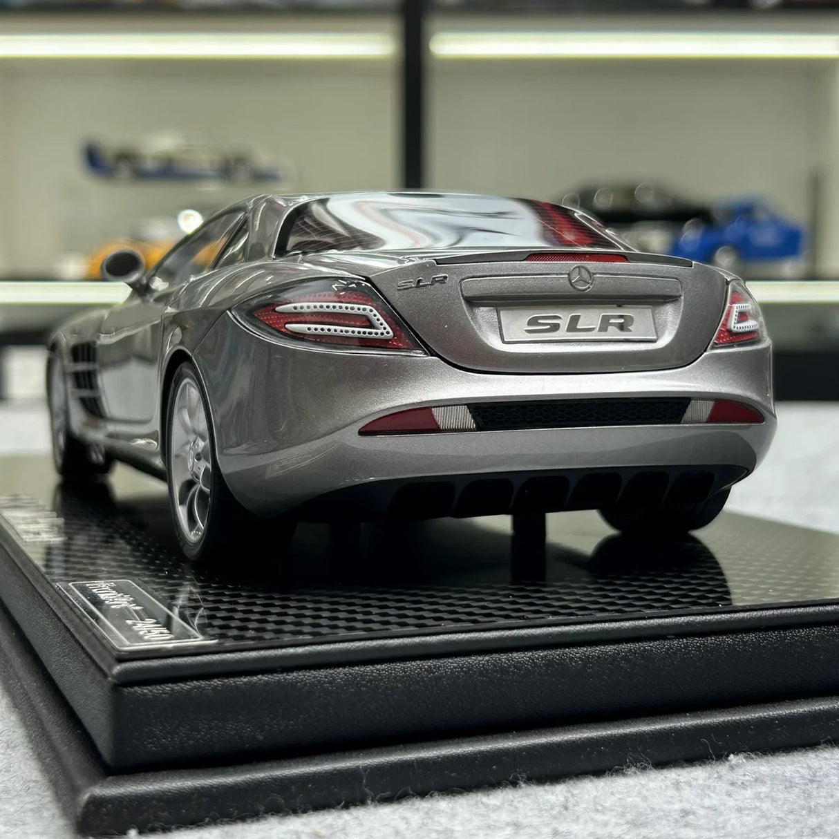 FrontiArt Mercedes-Benz 2003 SLR McLaren Silver 1:18 – Keräilyhartsimallihartsi