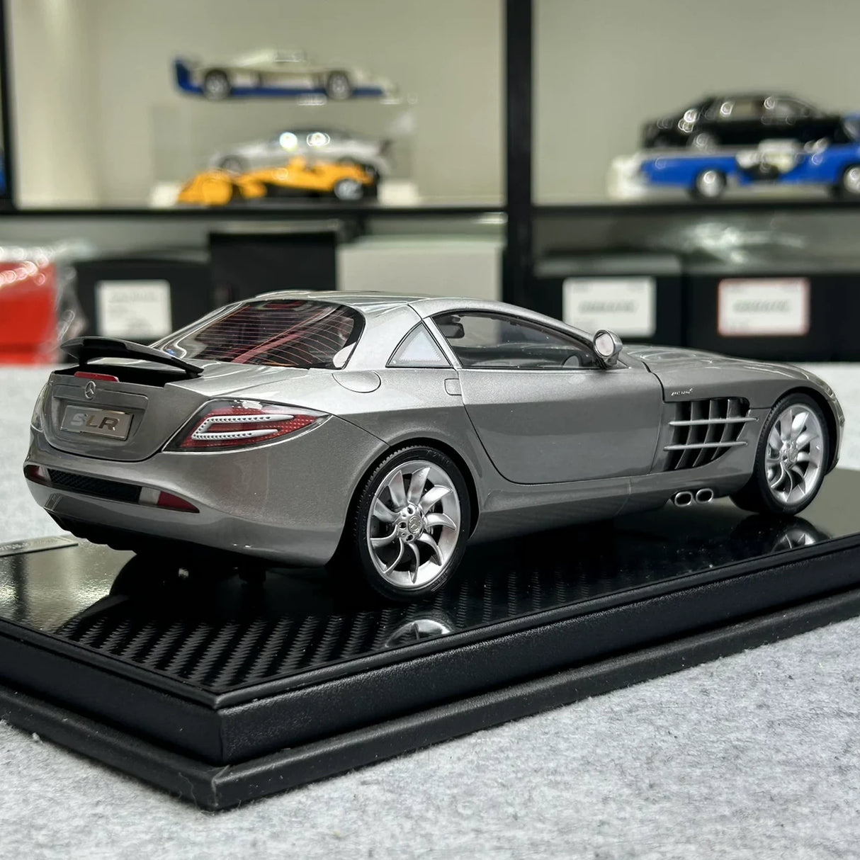 FrontiArt Mercedes-Benz 2003 SLR McLaren Silver 1:18 – Keräilyhartsimallihartsi