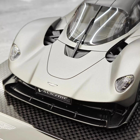 [Frontiart] 1:18 Aston Martin 2021 Valkyrie Silver Model Car Resin