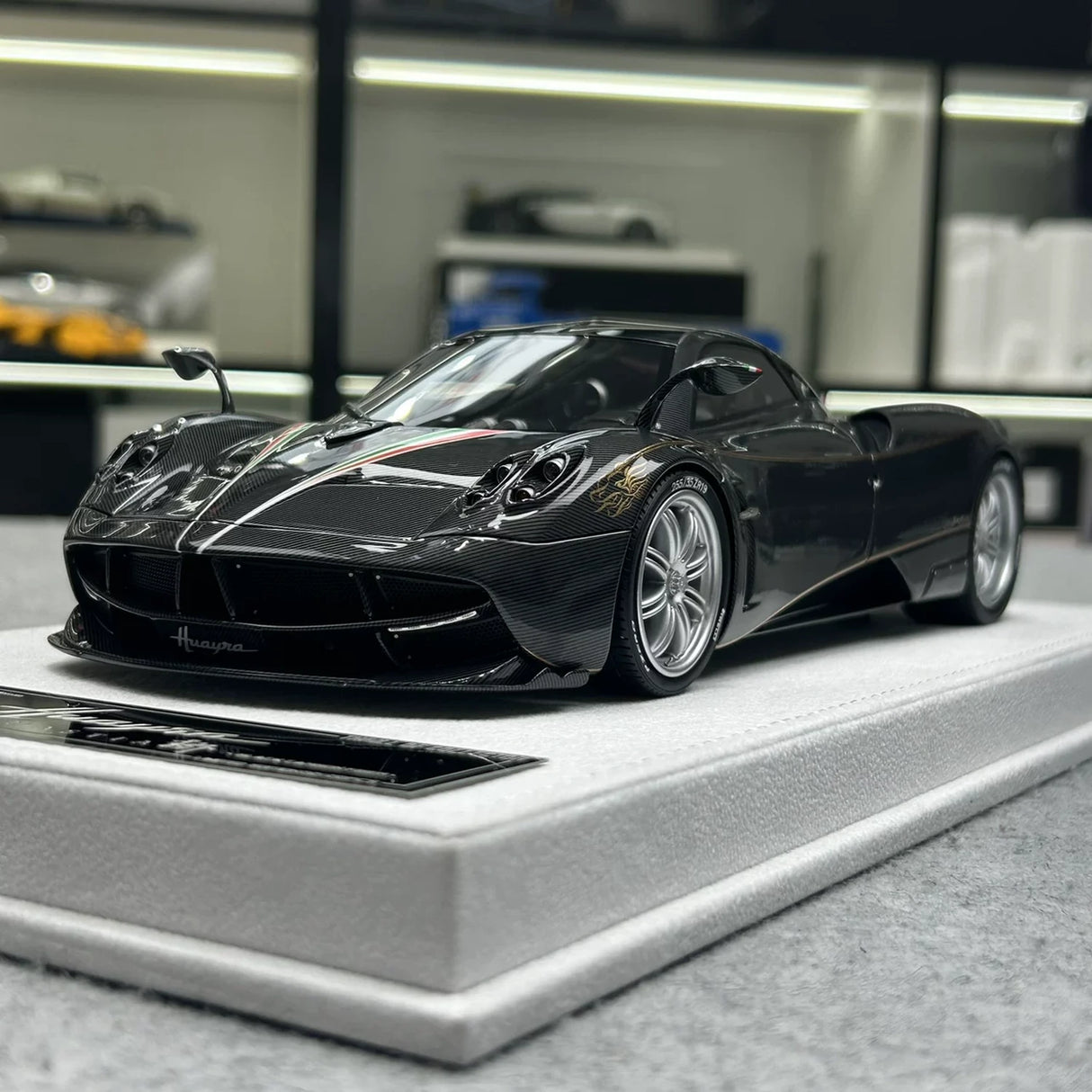 FuelMe Pagani 2016 Huayra Dinastia Baxia Black 1:18 – keräilyhartsimalli hartsi