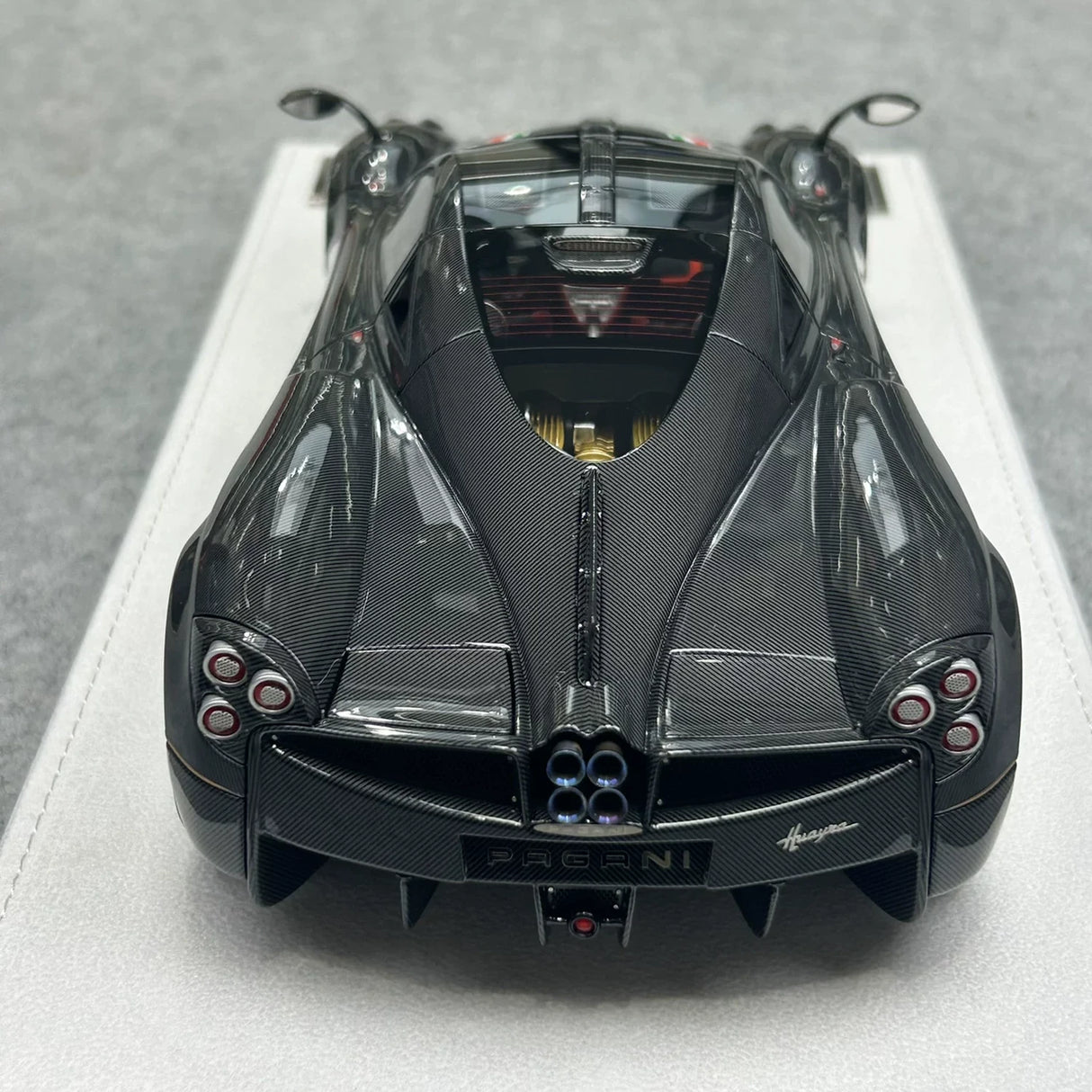 FuelMe Pagani 2016 Huayra Dinastia Baxia Black 1:18 – keräilyhartsimalli hartsi