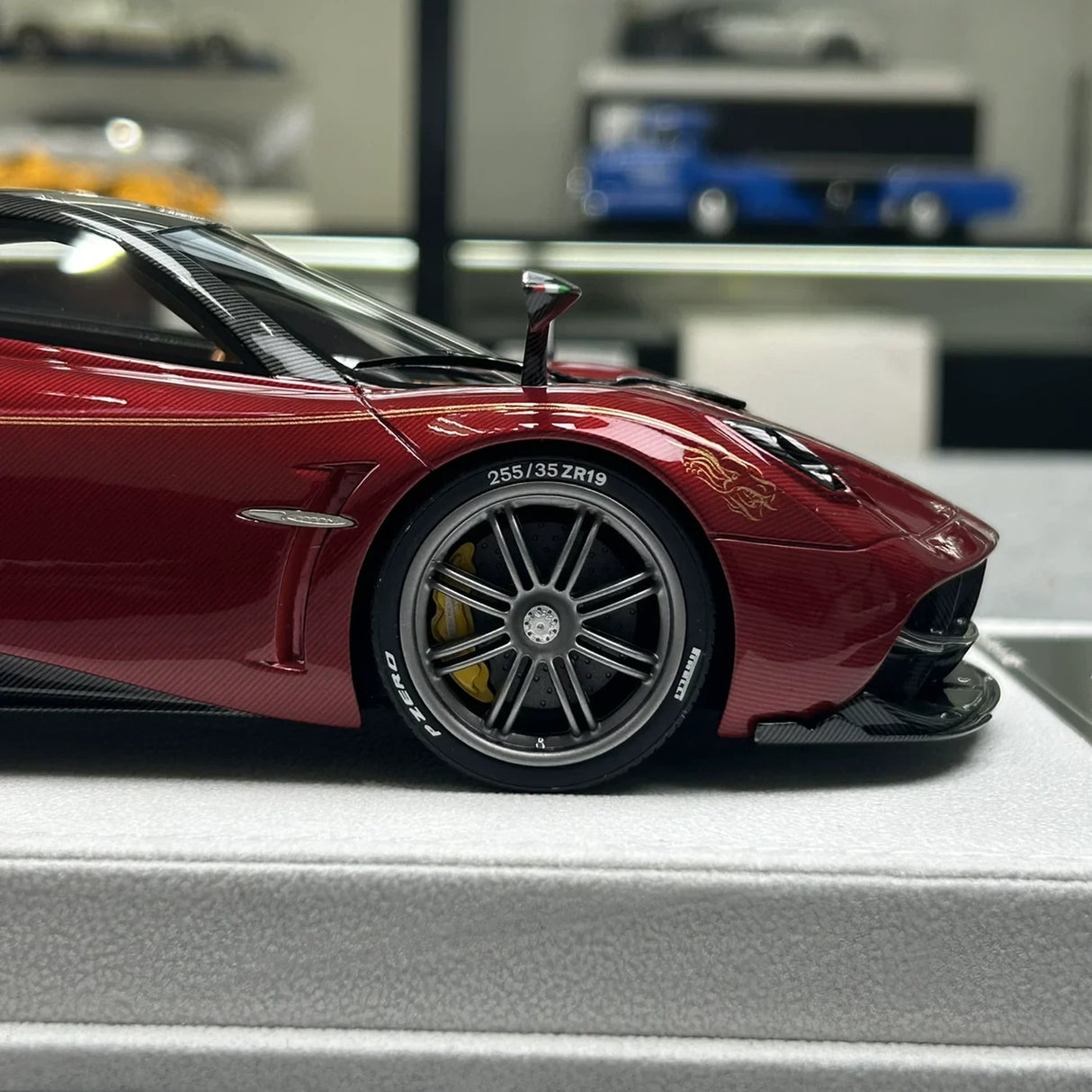 FuelMe Pagani 2016 Huayra Dinastia Baxia Red 1:18 – Resina modello in resina collezionabile