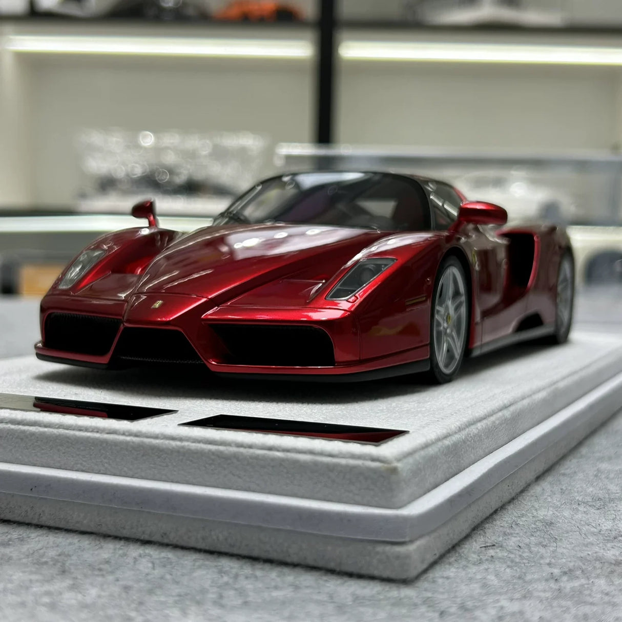 GAVIN Ferrari 2002 Enzo ريد ميتال 1:18 – نموذج راتنج قابل للجمع