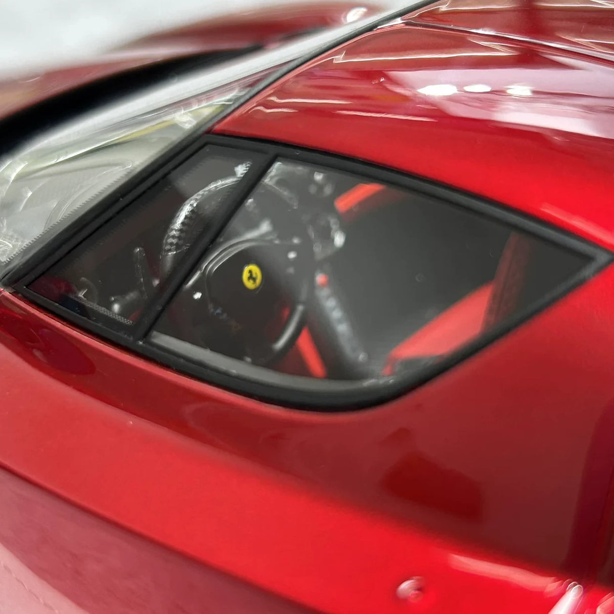 GAVIN Ferrari 2002 Enzo ريد ميتال 1:18 – نموذج راتنج قابل للجمع