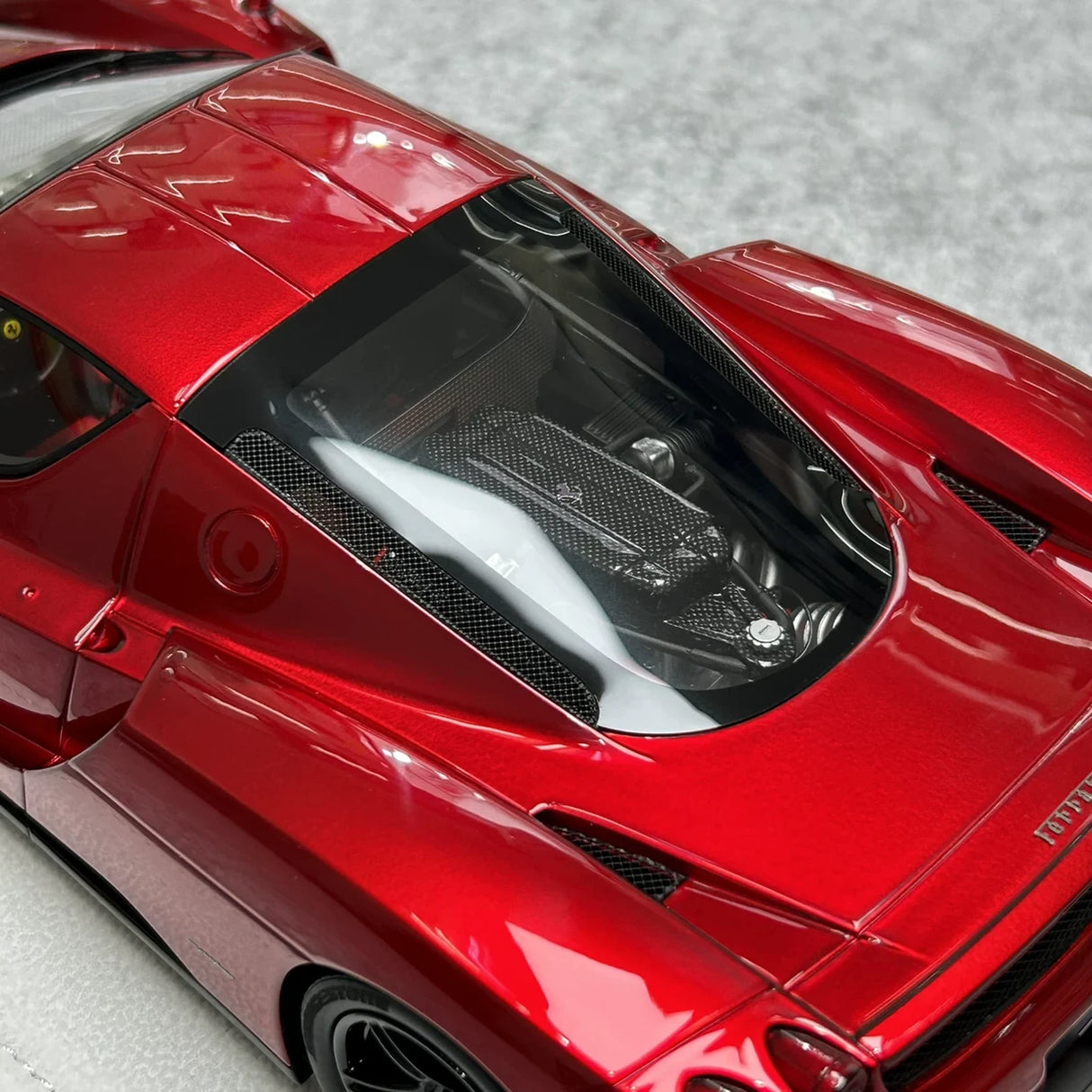 GAVIN Ferrari 2002 Enzo ريد ميتال 1:18 – نموذج راتنج قابل للجمع
