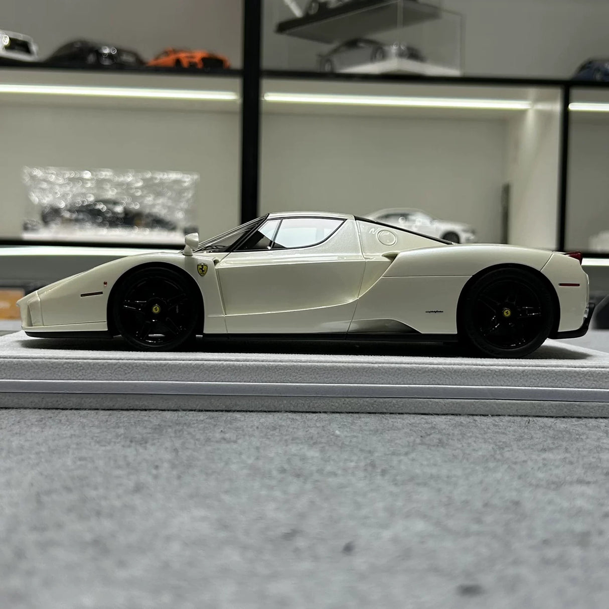 GAVIN Ferrari 2002 Enzo 화이트 1:18 – 수집용 레진 모델 레진