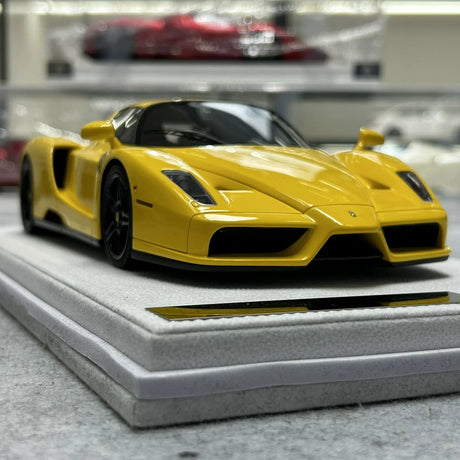 GAVIN Ferrari 2002 Enzo Yellow 1:18 – Resina da collezione per modelli in resina