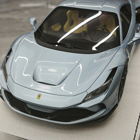 GH Ferrari 2019 F8 Tributo Ice Blue 1:18 – samlarobjekt resinmodellresin
