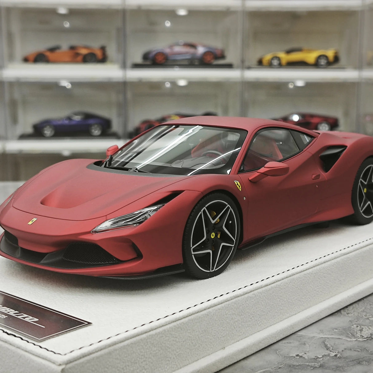 GH Ferrari 2019 F8 Tributo Matte Red 1:18 – Sammelobjekt-Resin-Modellharz