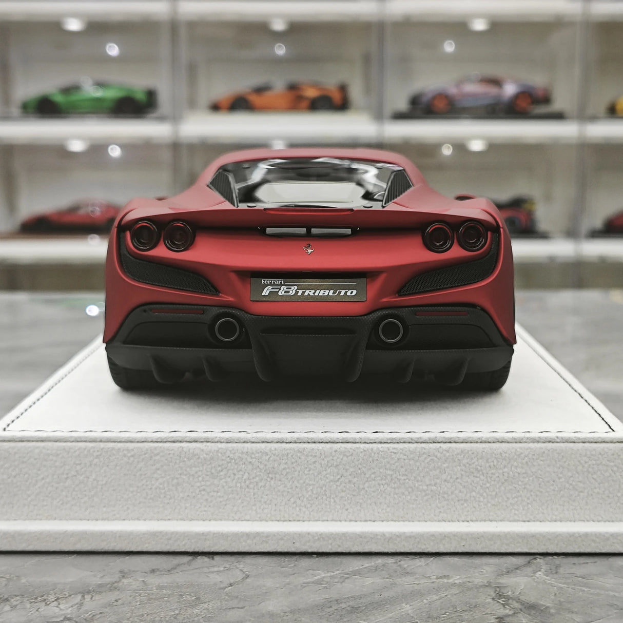 GH Ferrari 2019 F8 Tributo Matte Red 1:18 – Sammelobjekt-Resin-Modellharz