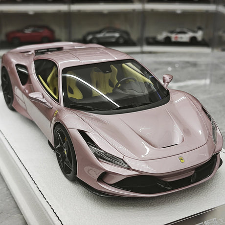 GH Ferrari 2019 F8 Tributo Pink 1:18 – Samlarresin i resin-modellresin