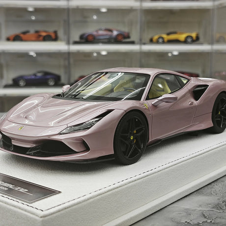 GH Ferrari 2019 F8 Tributo Pink 1:18 – Samlarresin i resin-modellresin