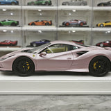GH Ferrari 2019 F8 Tributo Pink 1:18 – Samlarresin i resin-modellresin