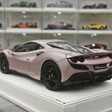 GH Ferrari 2019 F8 Tributo Pink 1:18 – Samlarresin i resin-modellresin