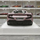 GH Ferrari 2019 F8 Tributo Pink 1:18 – Samlarresin i resin-modellresin