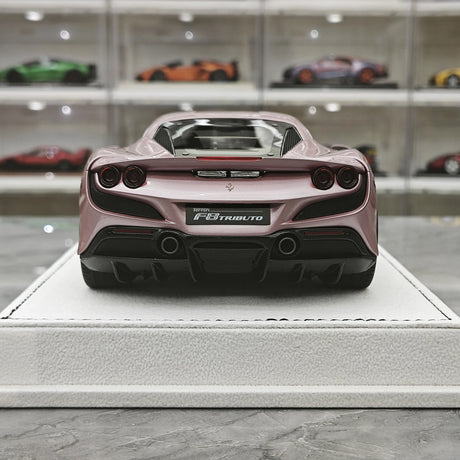 GH Ferrari 2019 F8 Tributo Pink 1:18 – Samlarresin i resin-modellresin