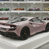 GH Ferrari 2019 F8 Tributo Pink 1:18 – Samlarresin i resin-modellresin