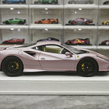 GH Ferrari 2019 F8 Tributo Pink 1:18 – Samlarresin i resin-modellresin