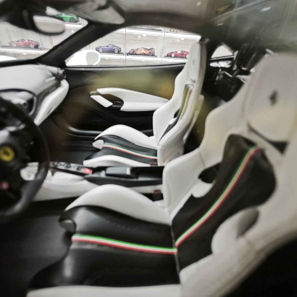 GH Ferrari 2019 F8 Tributo White 1:18 – Samlarresin Resin Modellresin
