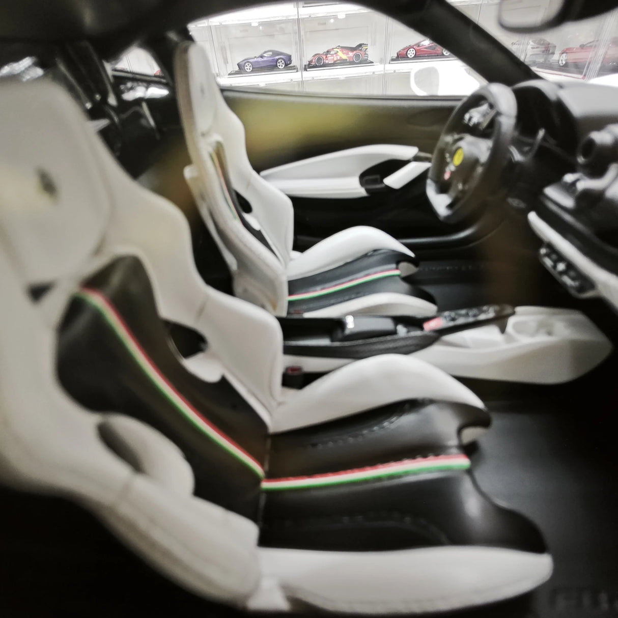 GH Ferrari 2019 F8 Tributo White 1:18 – Samlarresin Resin Modellresin