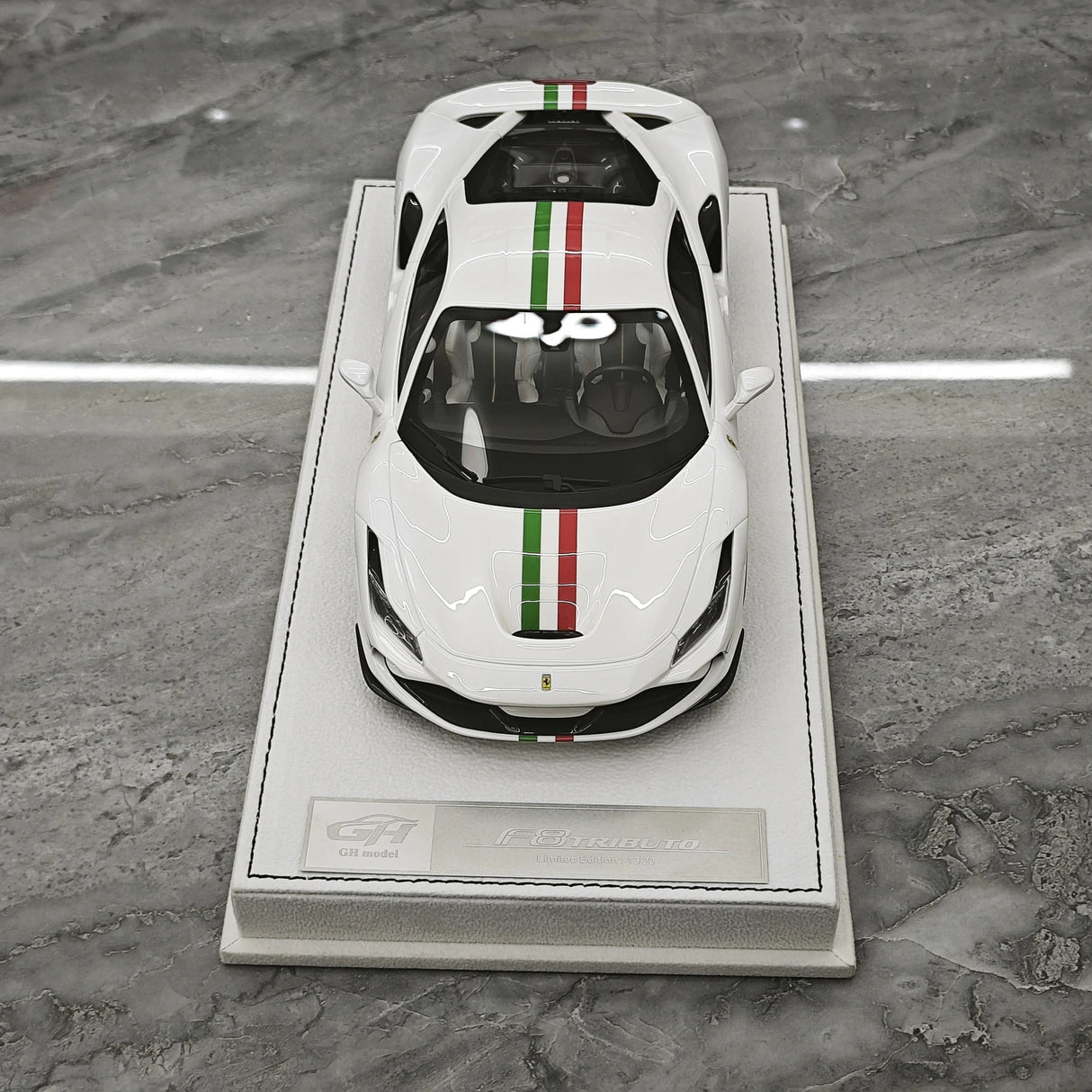 GH Ferrari 2019 F8 Tributo White 1:18 – Samlarresin Resin Modellresin