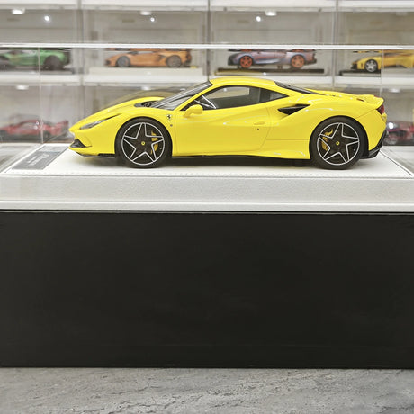 GH Ferrari 2019 F8 Tributo Yellow 1:18 – samlarobjekt resinmodellresin