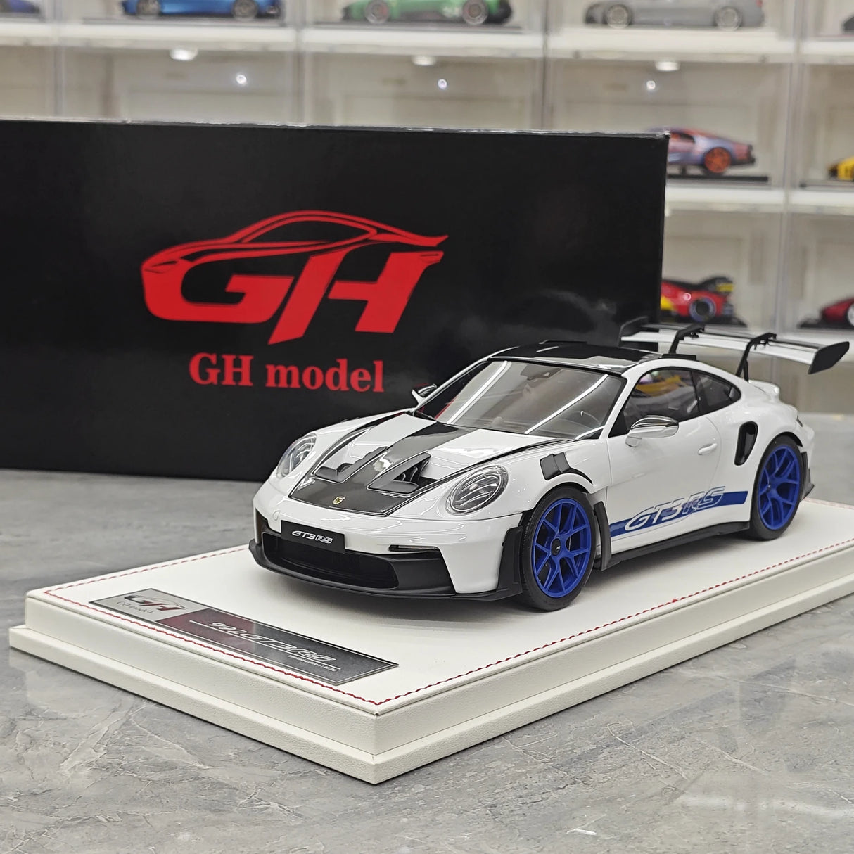 GH Modelo Porsche 2026 911 9920,2 GT3 RS Cinzento 1:18 – Resina Modelo de Resina Colecionável