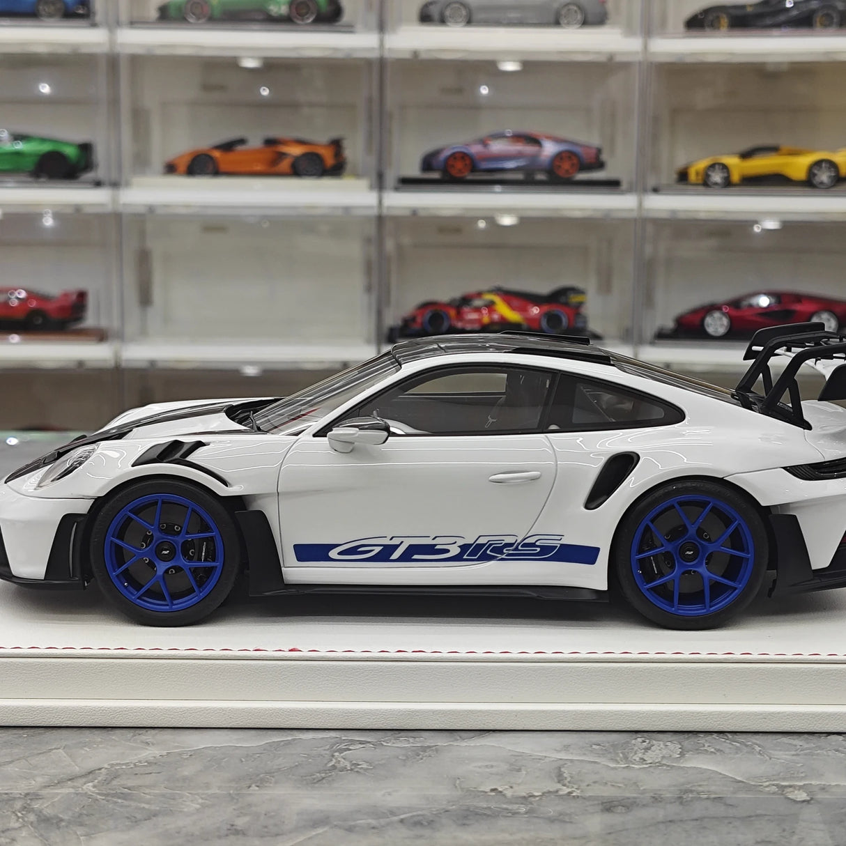 GH Modelo Porsche 2026 911 9920,2 GT3 RS Cinzento 1:18 – Resina Modelo de Resina Colecionável