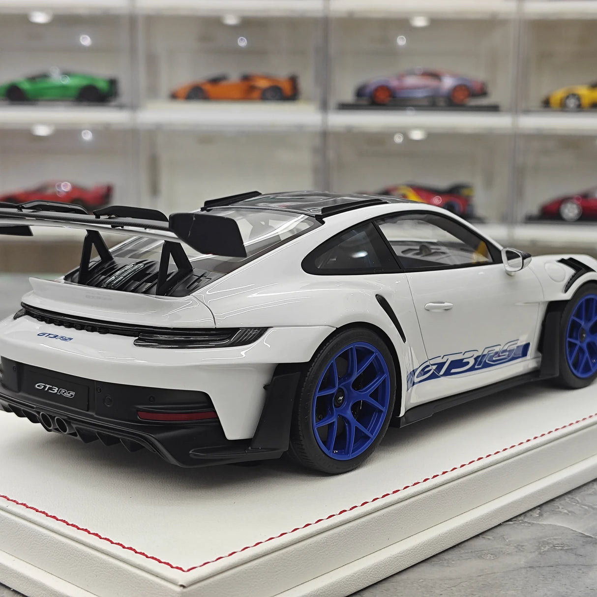 GH Modelo Porsche 2026 911 9920,2 GT3 RS Cinzento 1:18 – Resina Modelo de Resina Colecionável
