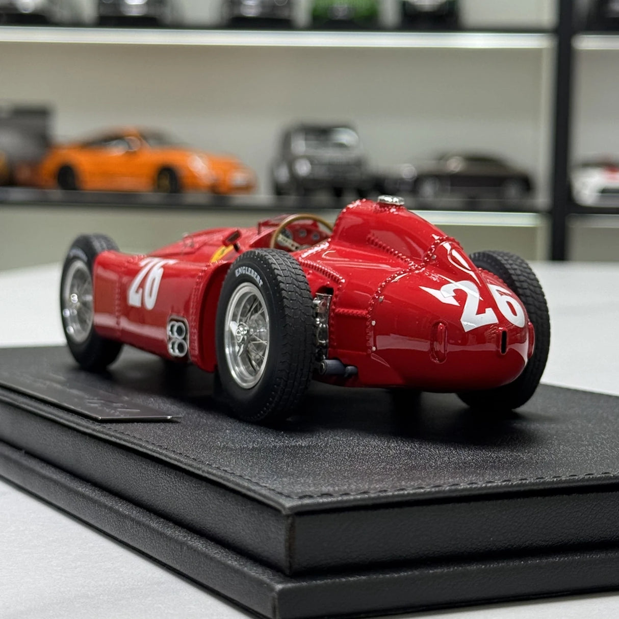 Ferrari 1956 D50 #26 1:18 modelo coleccionable de resina de GP Replicas - ver 4