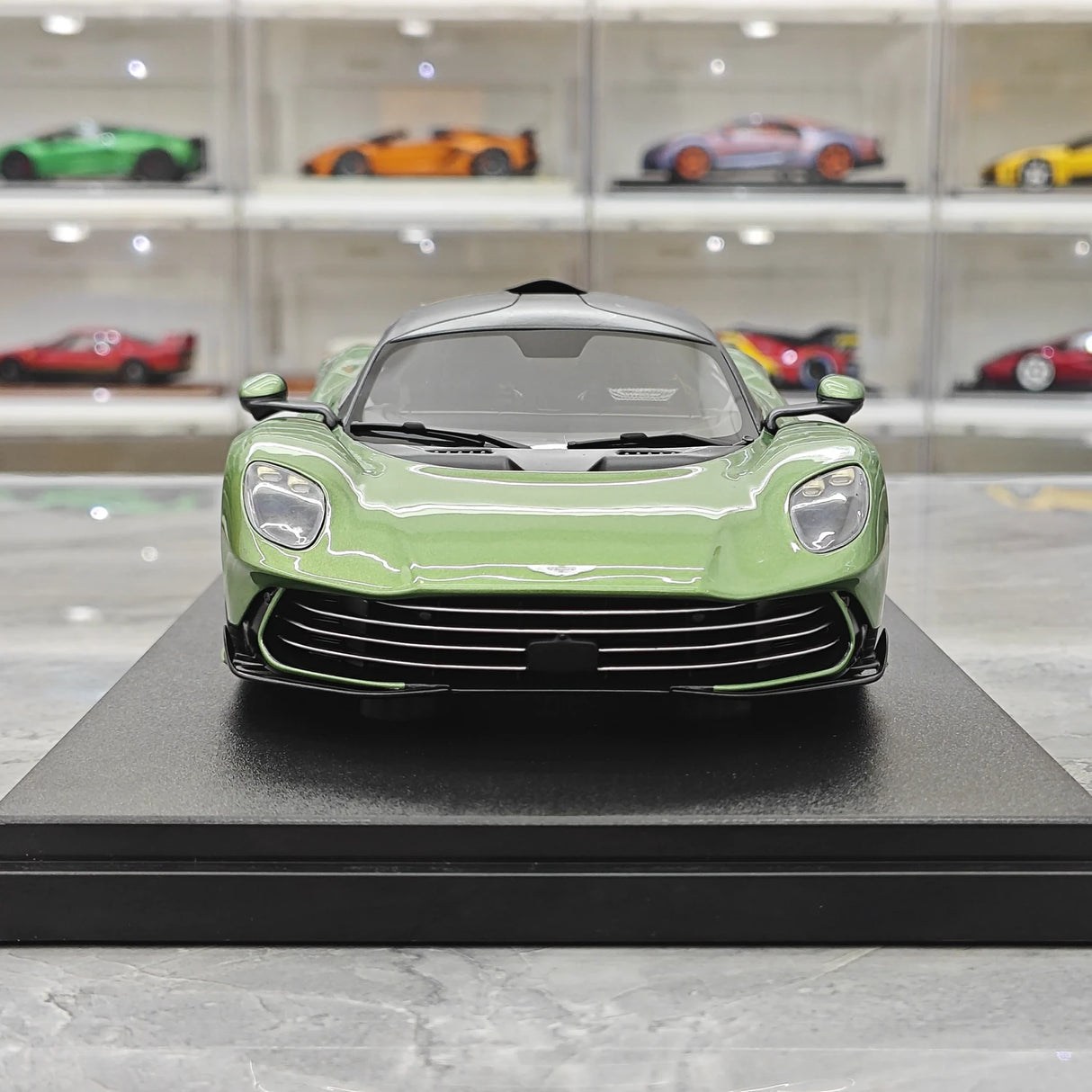 GT Spirit Aston Martin 2025 Valhalla Green 1:18 – Resina modello in resina collezionabile