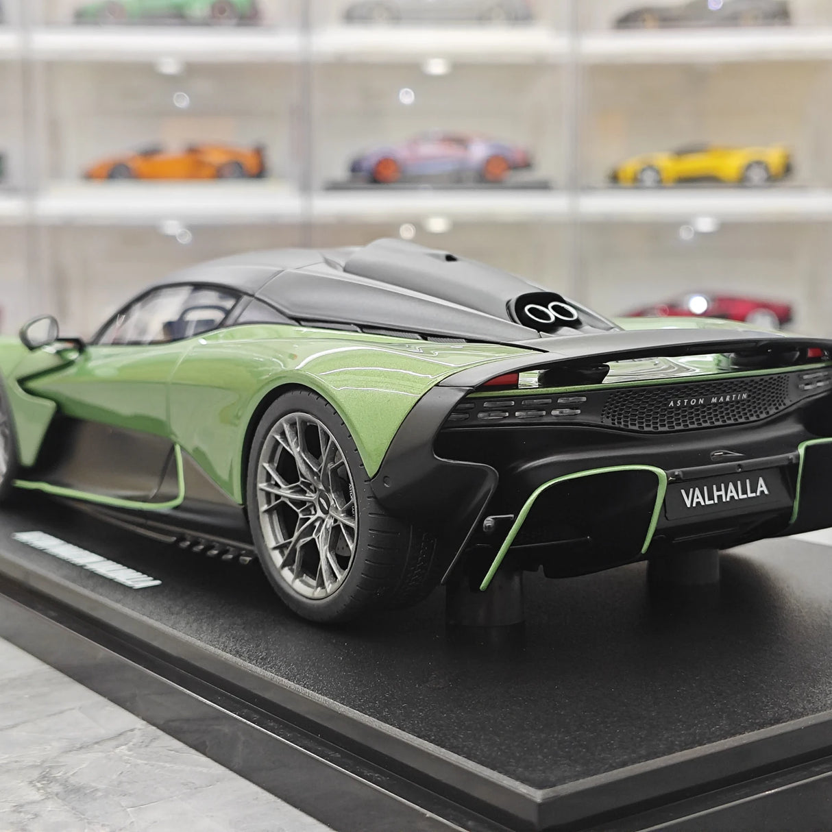 GT Spirit Aston Martin 2025 Valhalla Green 1:18 – Resina modello in resina collezionabile