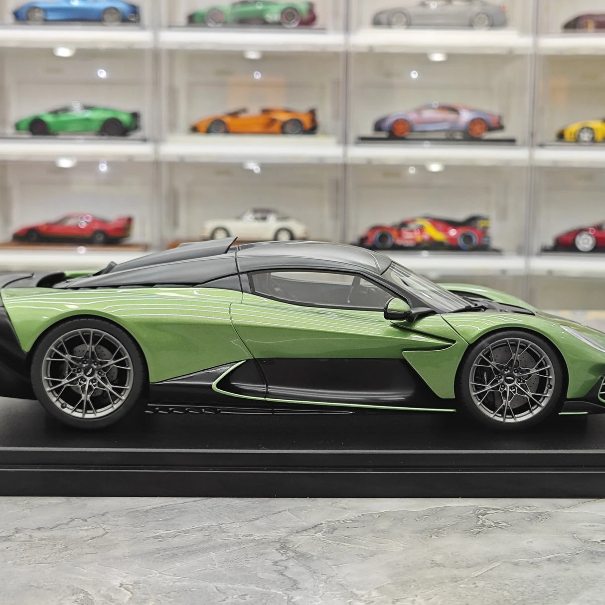 GT Spirit Aston Martin 2025 Valhalla Green 1:18 – Resina modello in resina collezionabile