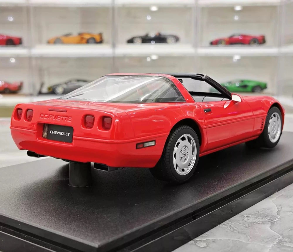 [GT Spirit] 1:18 Chevrolet 1995 Corvette C4 Red Model Car Resin