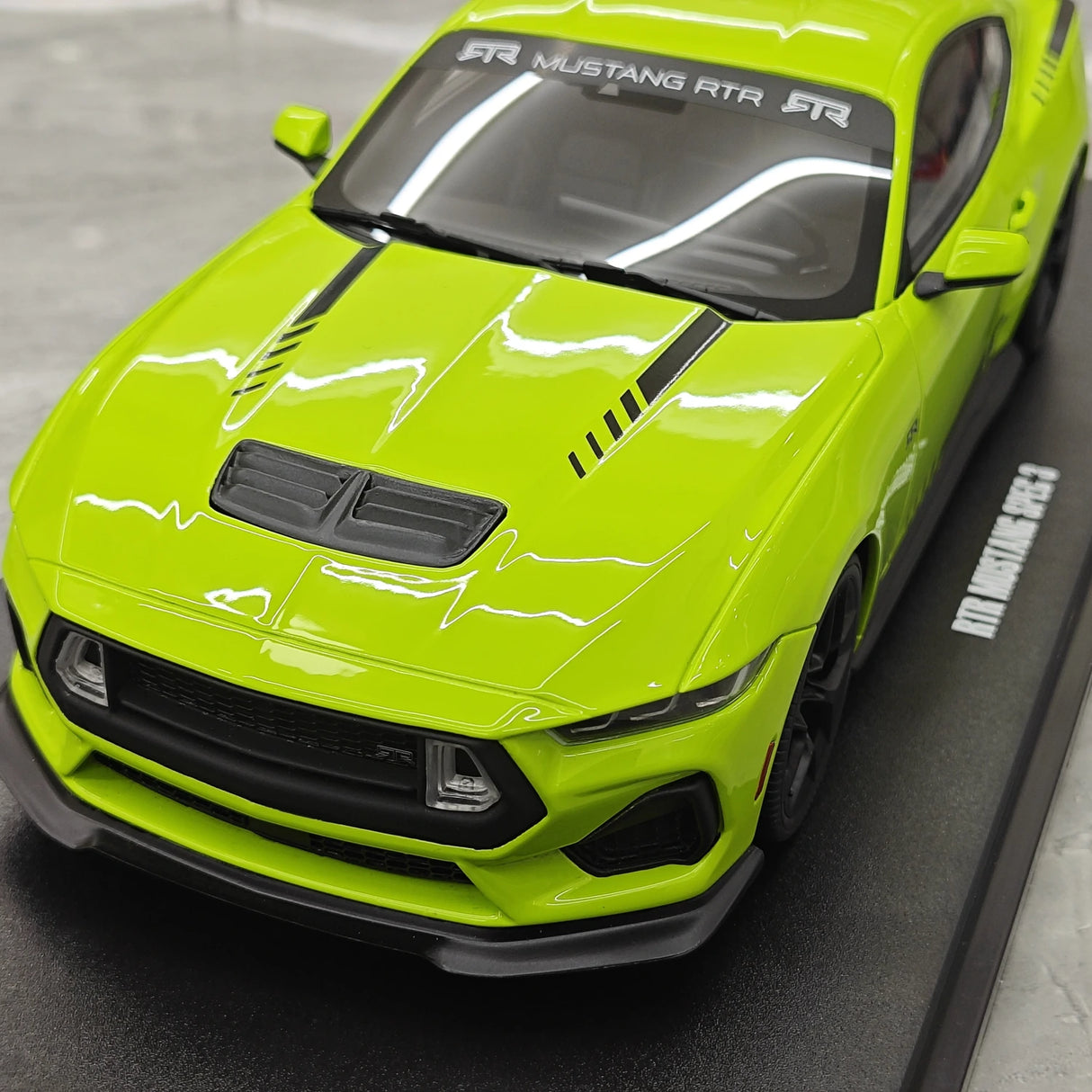 GT Spirit Ford 2025 Mustang RTR Spec 3 Green 1:18 – Samlarobjekt resinmodellresin resin