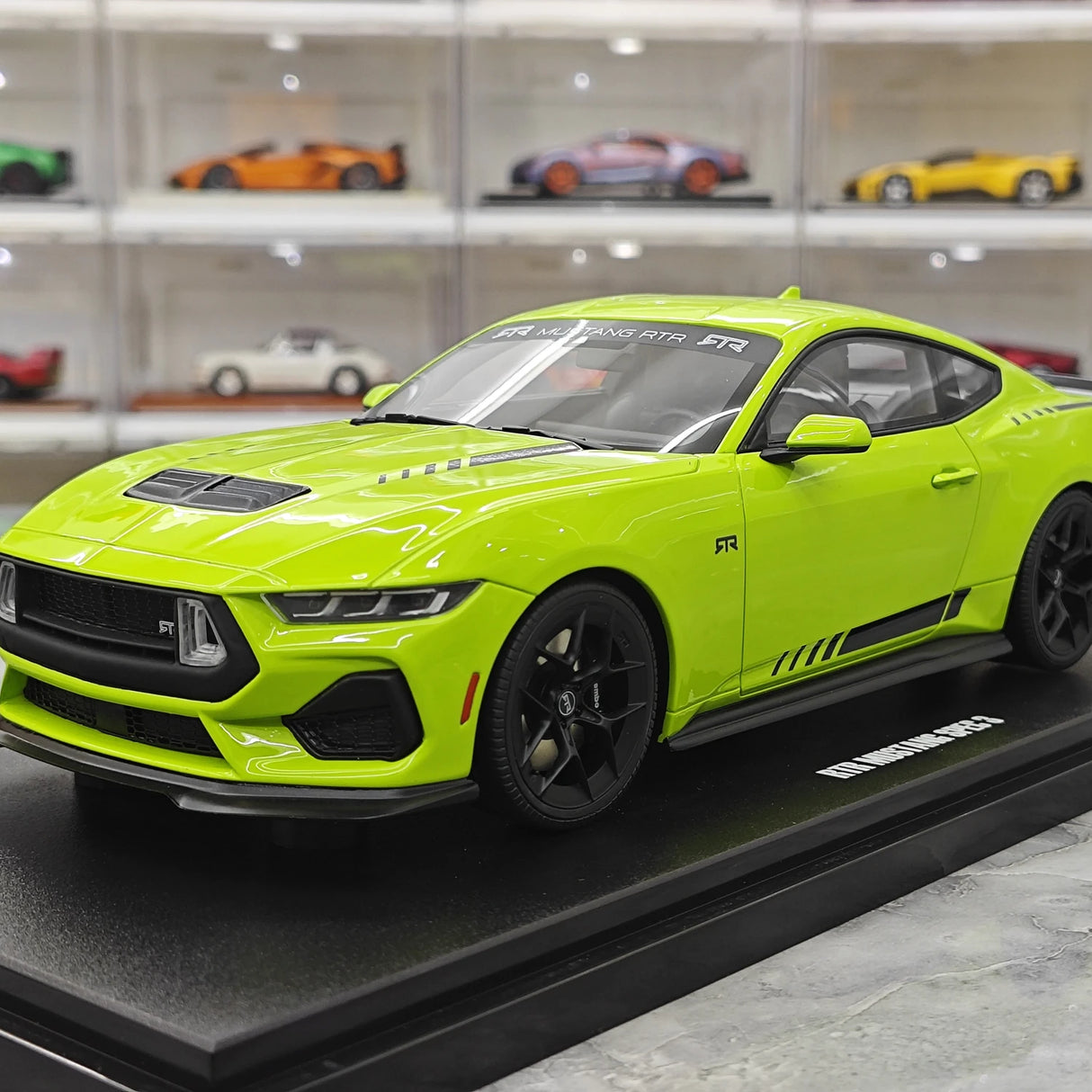 GT Spirit Ford 2025 Mustang RTR Spec 3 Green 1:18 – Samlarobjekt resinmodellresin resin