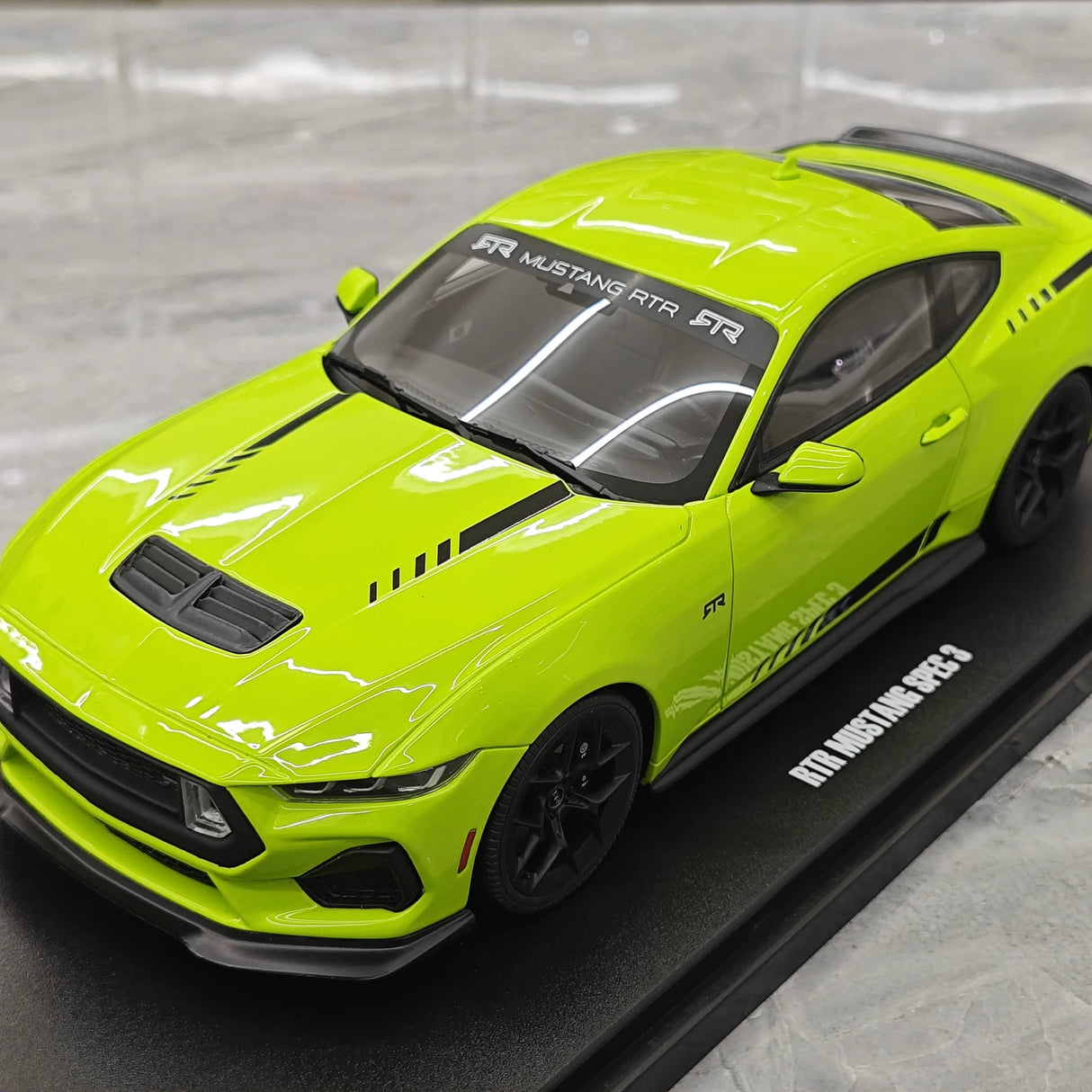 GT Spirit Ford 2025 Mustang RTR Spec 3 Green 1:18 – Samlarobjekt resinmodellresin resin
