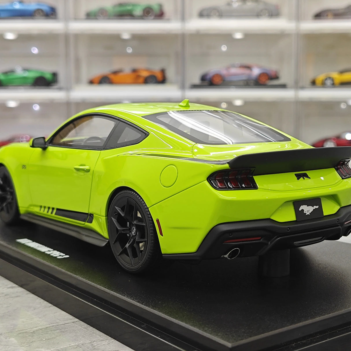 GT Spirit Ford 2025 Mustang RTR Spec 3 Green 1:18 – Samlarobjekt resinmodellresin resin
