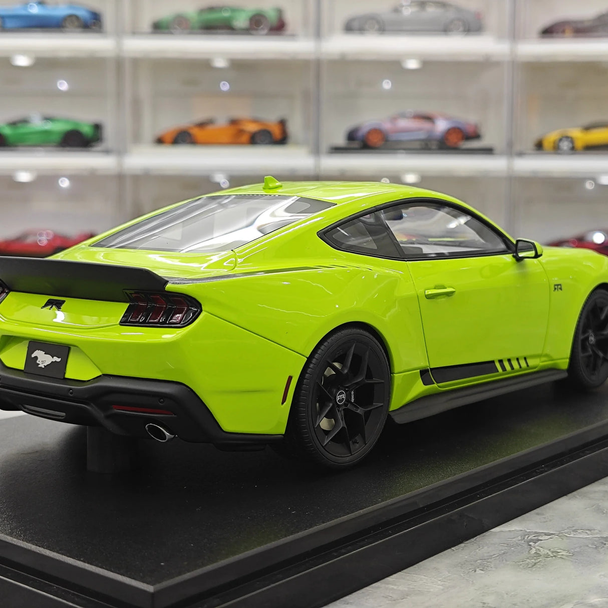 GT Spirit Ford 2025 Mustang RTR Spec 3 Green 1:18 – Samlarobjekt resinmodellresin resin