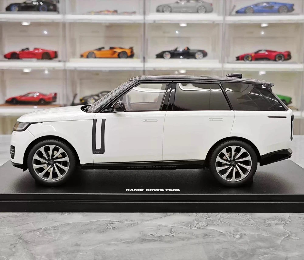 [GT Spirit] 1:18 Land Rover 2022 Range Rover LWB White Model Car Resin