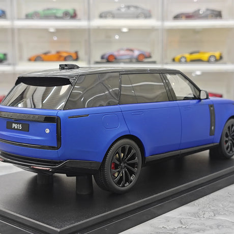 GT Spirit Land Rover 2024 Range Rover P615 SV Blu e Nero 1:18 – Modello in resina collezionabile