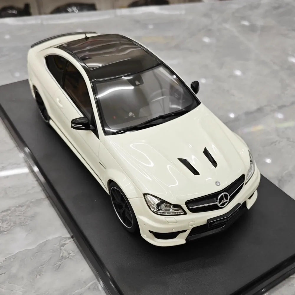 [GT Spirit] 1:18 Mercedes-Benz 2014 C63 507 AMG White Model Car Resin