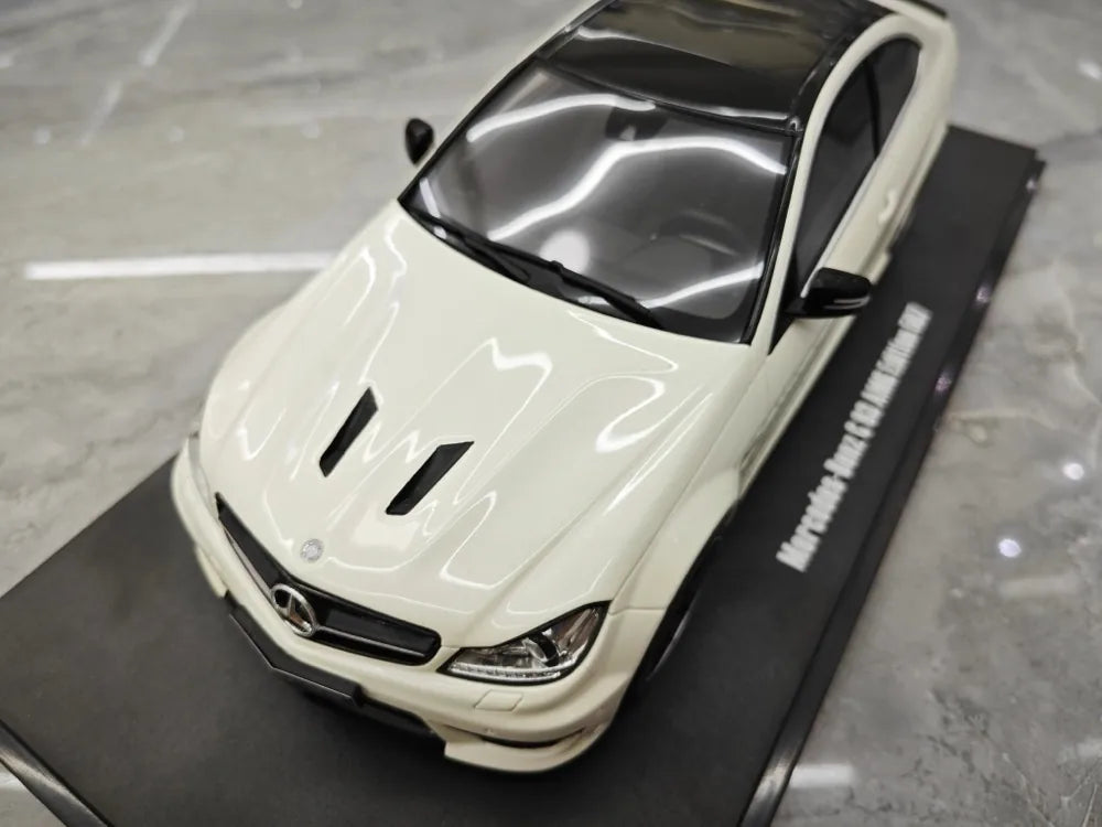 [GT Spirit] 1:18 Mercedes-Benz 2014 C63 507 AMG White Model Car Resin